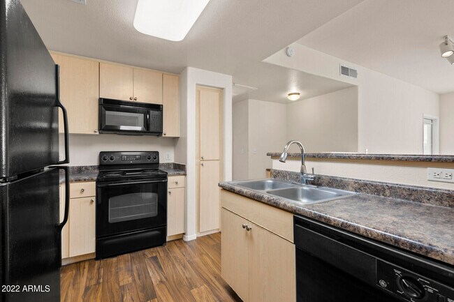 Building Photo - 18416 N Cave Creek Rd