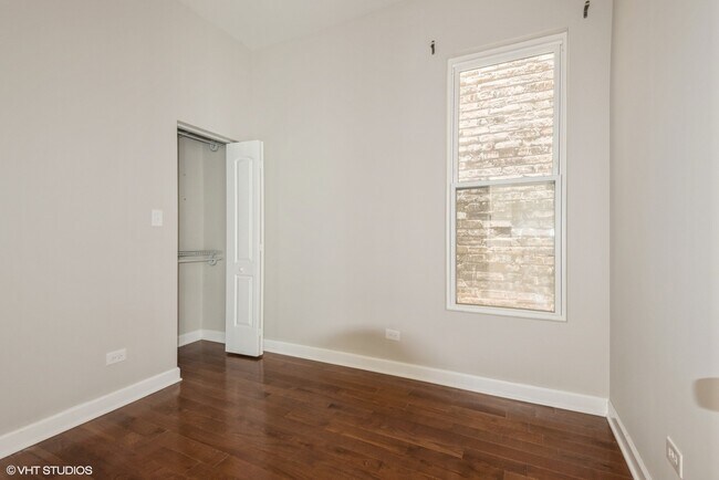 Building Photo - 3505 N Sheffield Ave