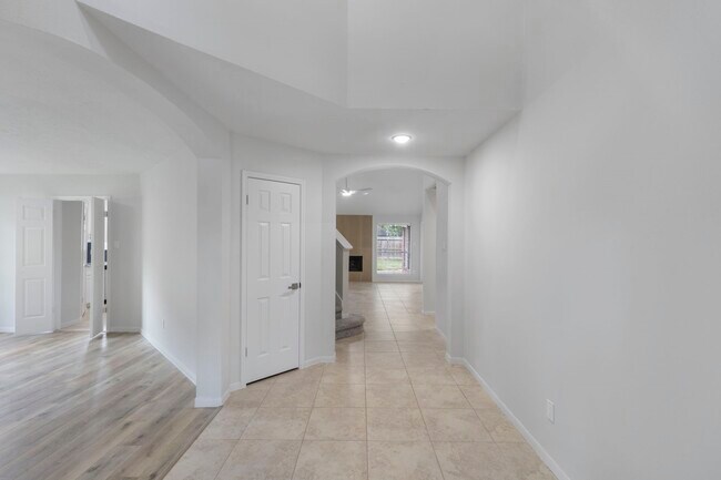 Building Photo - 1815 Moston Dr