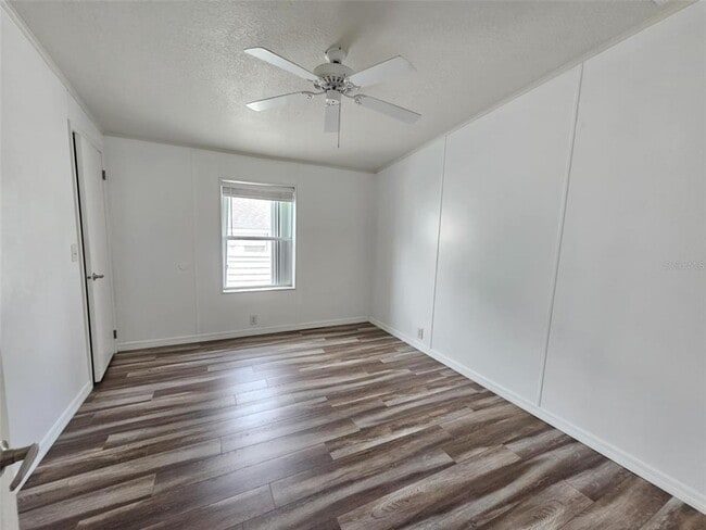 Building Photo - 330 3rd St Dr W