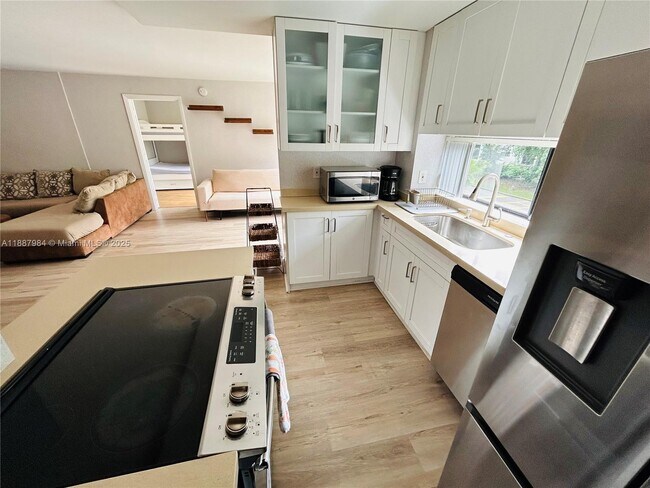 Building Photo - 17021 N Bay Rd