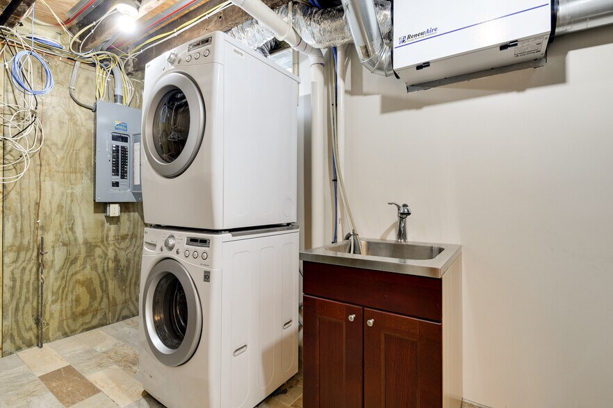 Building Photo - 1395 Englewood Ave