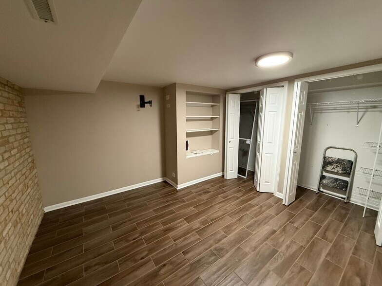 Building Photo - 522 Lilac Ct