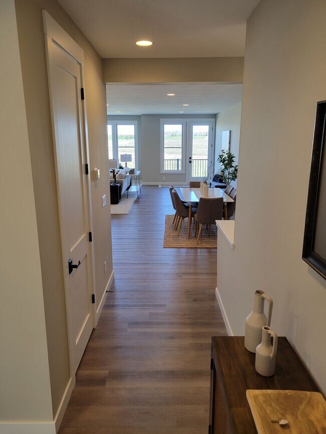 Building Photo - Executive Luxury Rentals