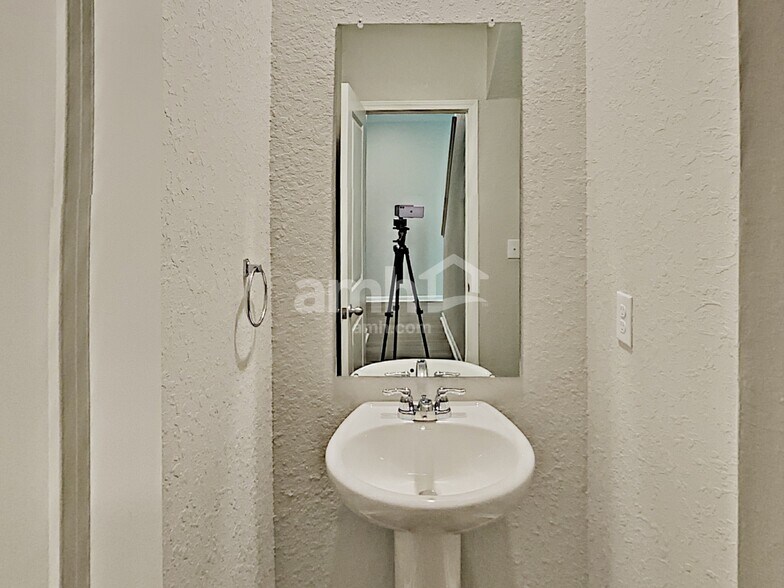 Building Photo - 4894 Bridle Path