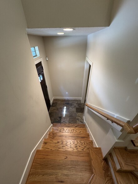 Front door entryway - 855 W 25th St