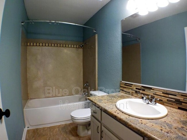 Building Photo - 612 W 6th Ave