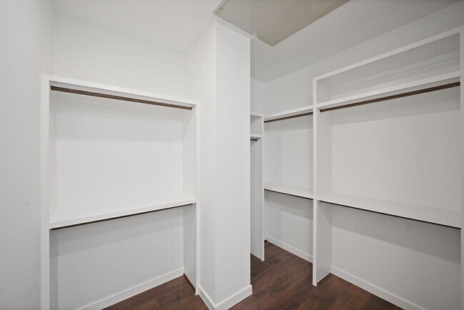 Building Photo - 4820 Caroline St