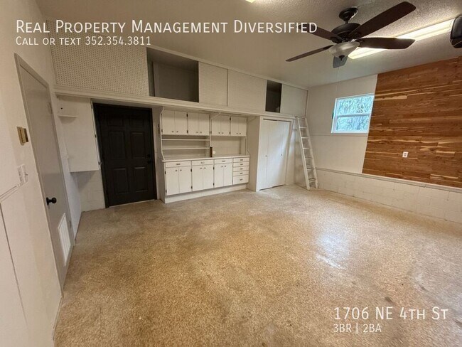 Building Photo - 1706 NE 4th St