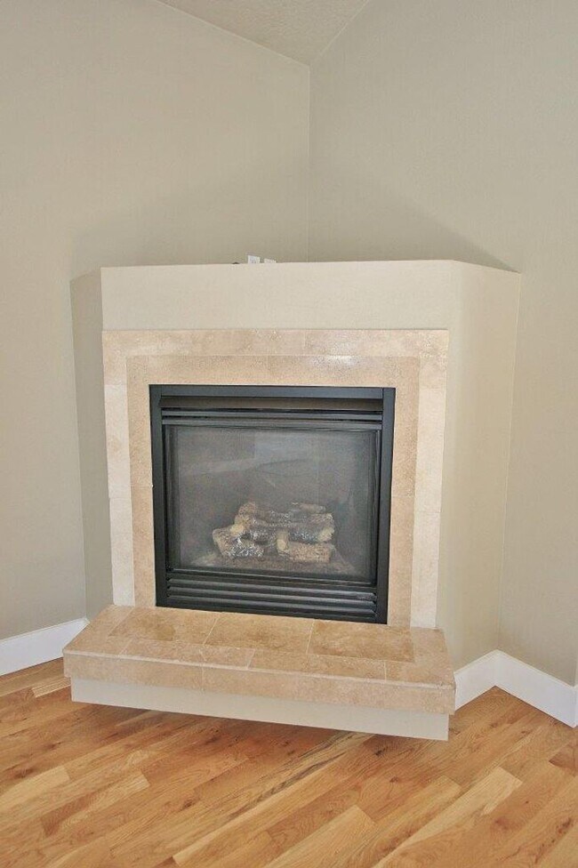 Building Photo - Craftsman Style Home on the Boise Bench