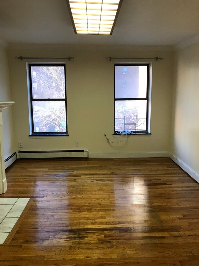 Building Photo - 379 1st Ave