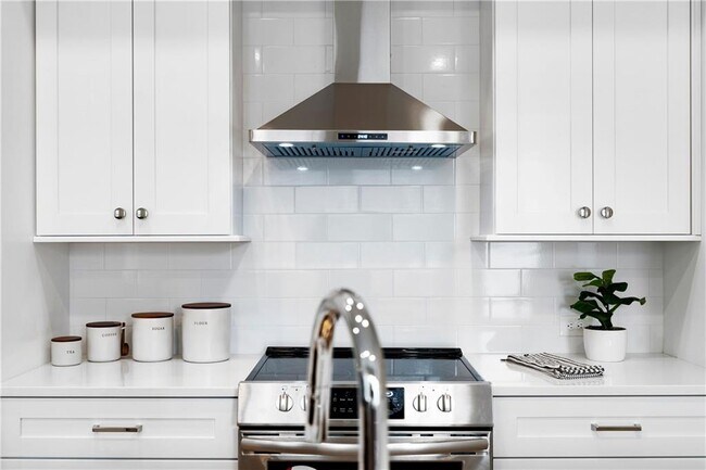 Building Photo - 9040 Main St