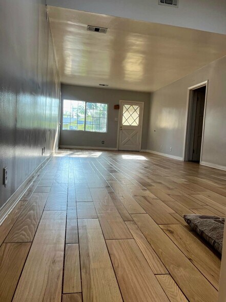 Building Photo - 7516 Whitaker Ave