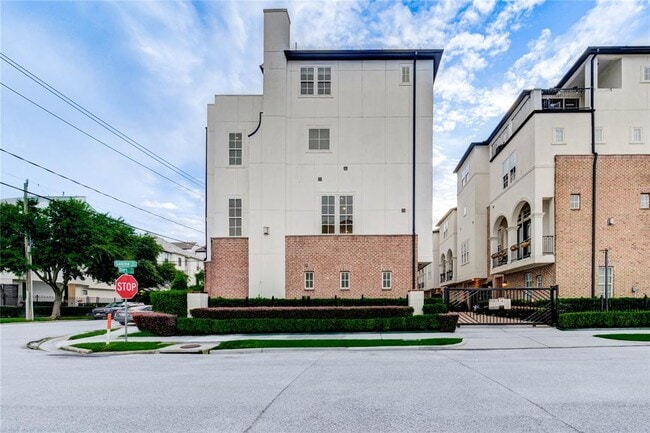 Building Photo - 1802 Dart St