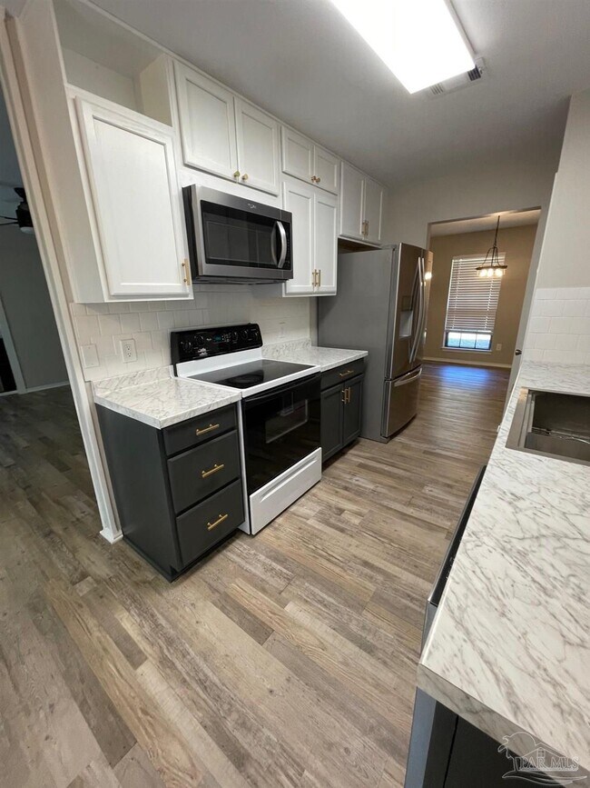 Building Photo - 4615 Gladstone Dr