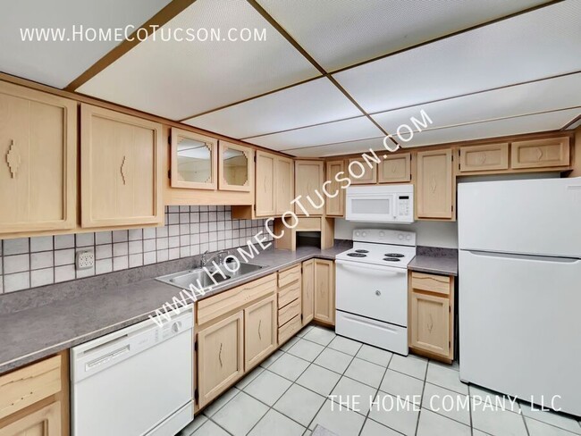 Building Photo - 8905 N Hickory Dr