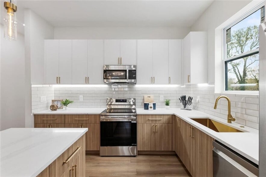 Building Photo - 582 Hope St SW