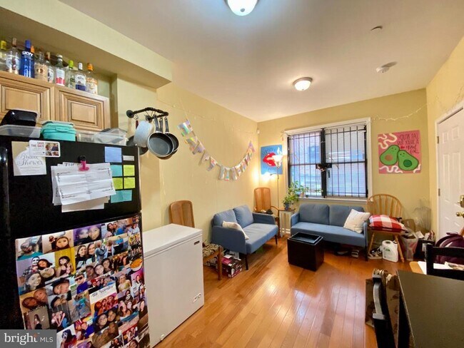 Primary Photo - 2010 N Carlisle St