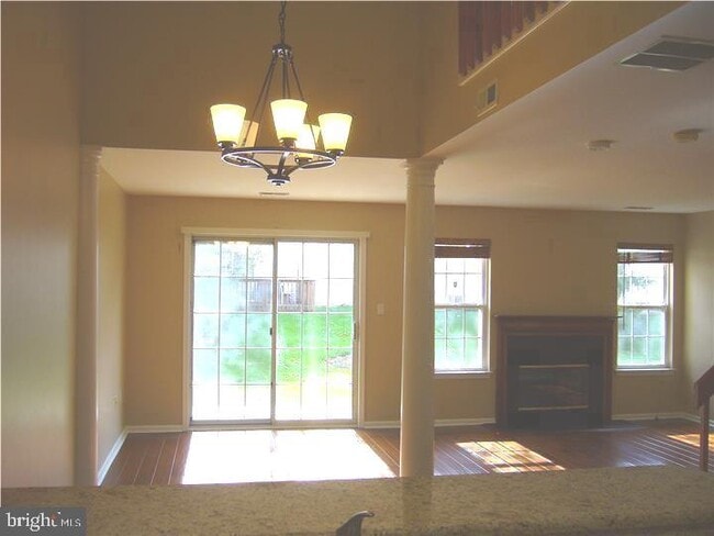 Building Photo - 3402 S Carriage Ct