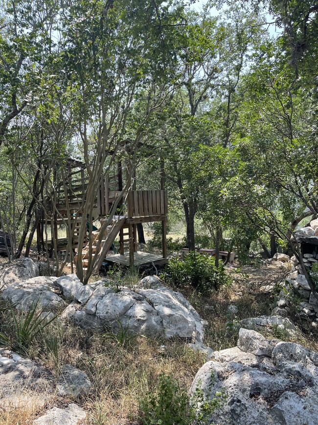 Building Photo - 121 Private Rd