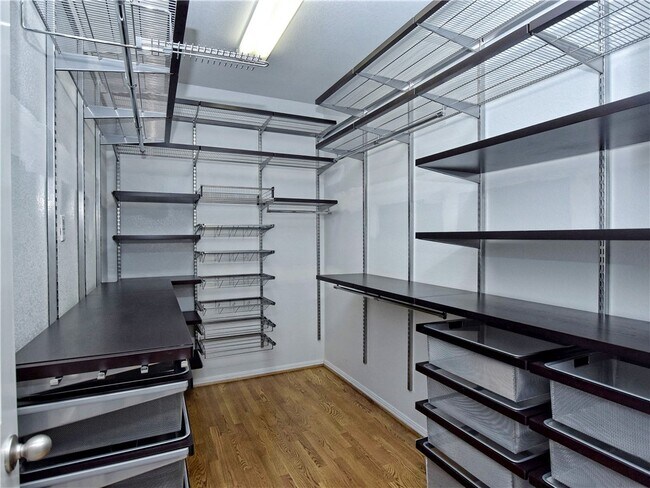 Building Photo - 2006 S Oak Canyon Rd