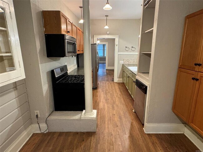 Building Photo - 323 Finley Ave