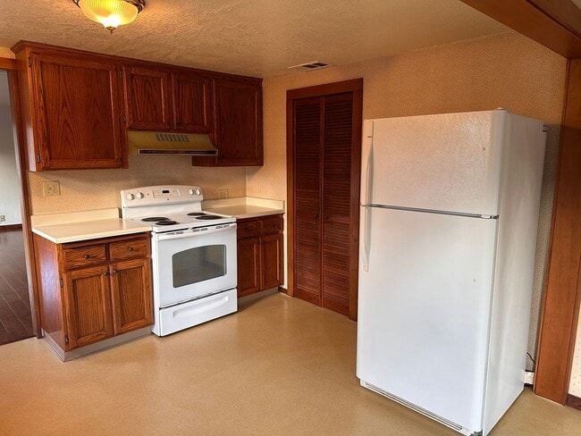 Building Photo - Sunny Fieldbrook 2 Bedroom House – Cat Friendly