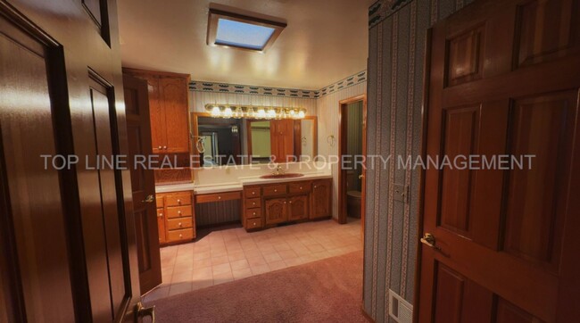 Building Photo - Beautiful Country Custom Home For Rent in Corcoran!