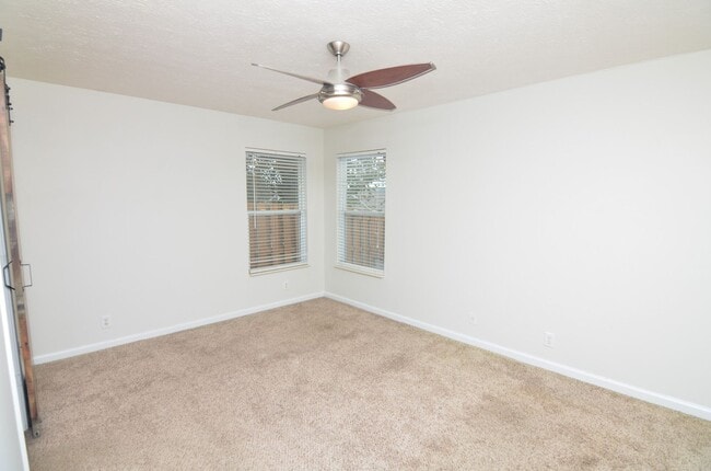 Building Photo - 3637 Crossbrooke Dr