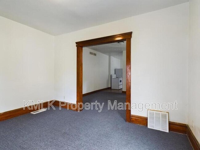 Building Photo - 695 Kling St