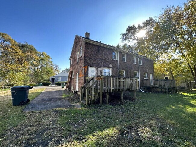 Building Photo - 6138-6138 Ray Ave