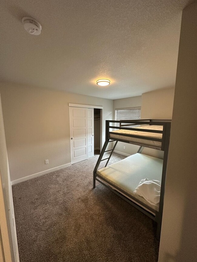 Building Photo - Amazing 3 bedroom townhome in Windsor!