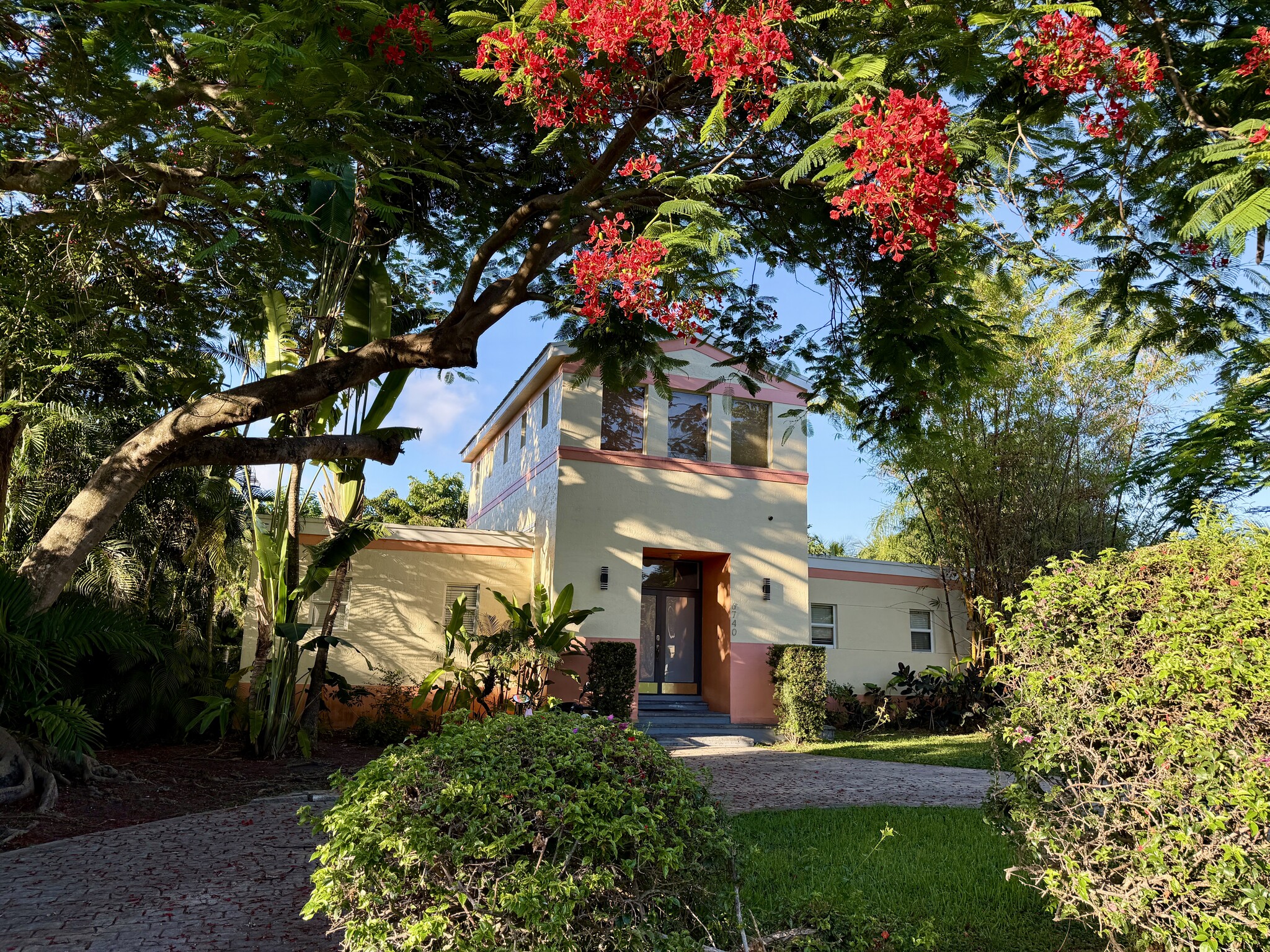 Building Photo - 6740 SW 52nd St