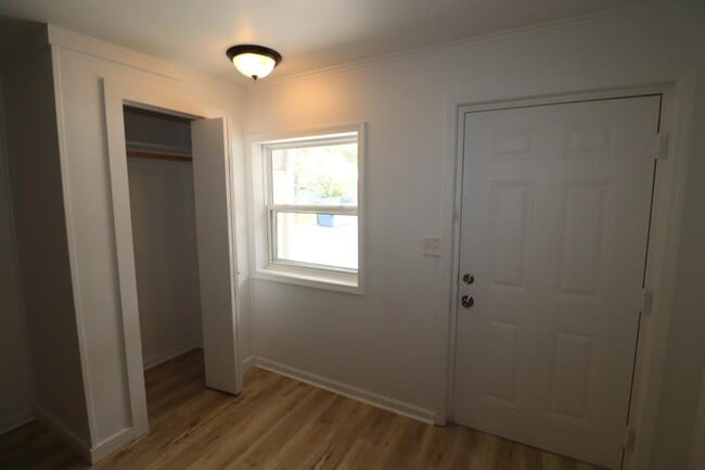 Building Photo - 21 Larue St