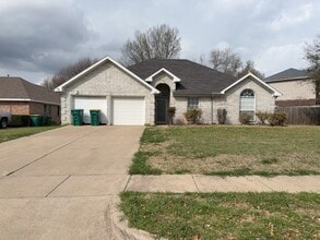 Building Photo - 317 Oak Meadow Ln