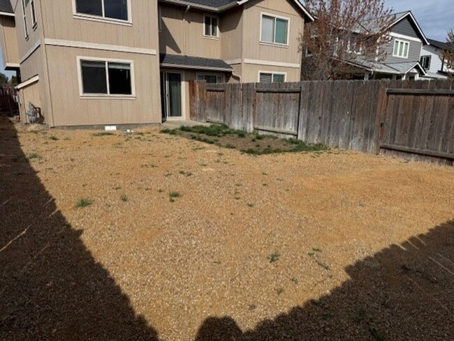 Building Photo - Duplex SW Redmond