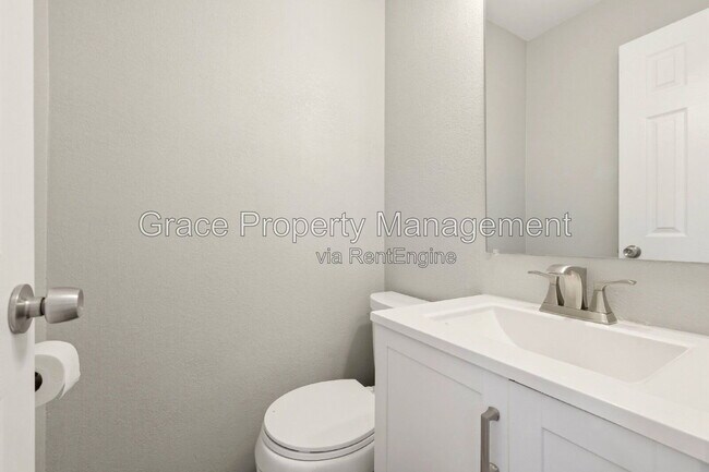 Building Photo - 3575 E Vassar Ave