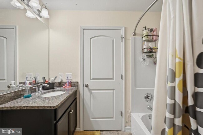 Building Photo - 141 Graystone Dr