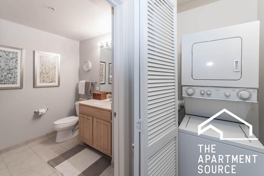 Building Photo - 353 N Desplaines St