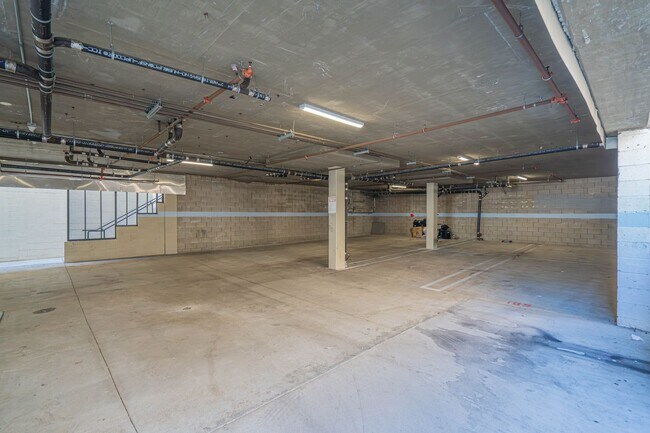 Building Photo - 14550 Burbank Blvd