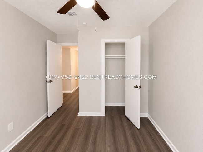 Building Photo - 903 Progreso Dr