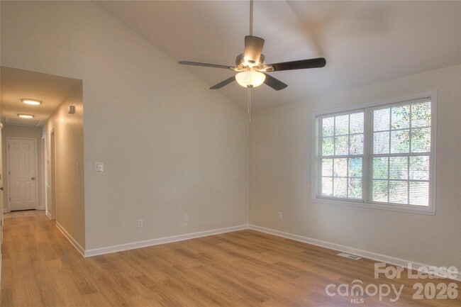 Building Photo - 608 Anne Ave