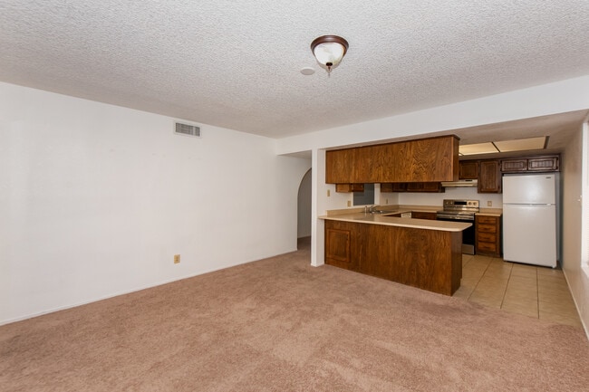 Building Photo - 514 W 37th St