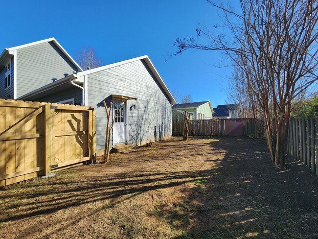 Building Photo - Black Mountain Rental-Cotton Creek Neigbor...