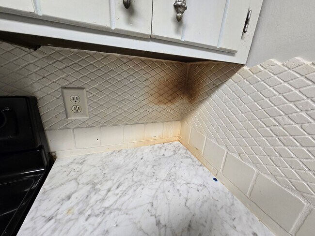 Building Photo - Living Room & Den in Dalraida