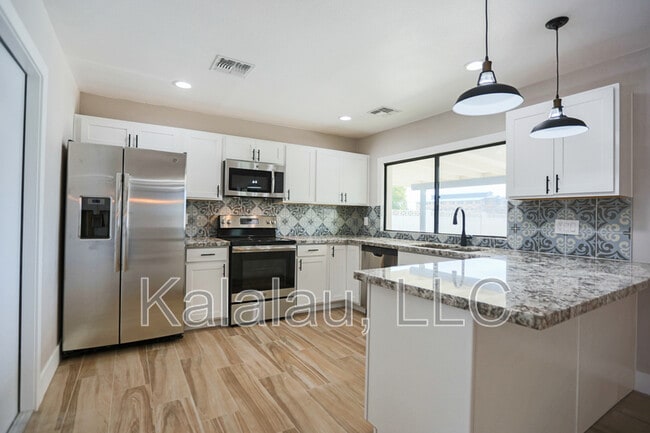 Building Photo - 1817 E Alameda Dr