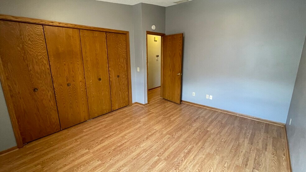 Building Photo - 5330 Highpointe Dr