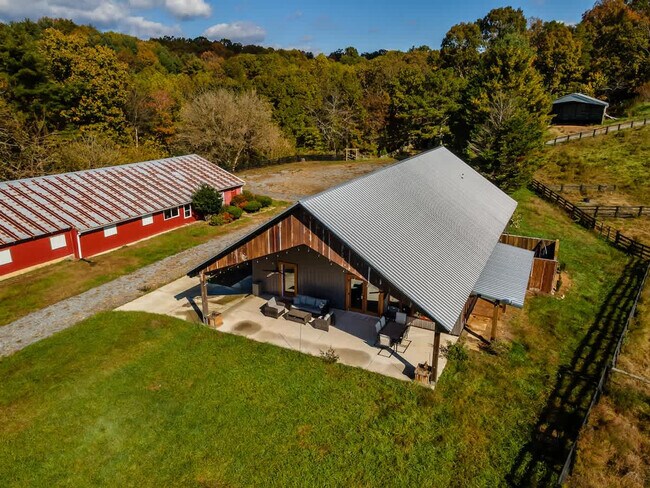 Building Photo - 299 Westview Dr