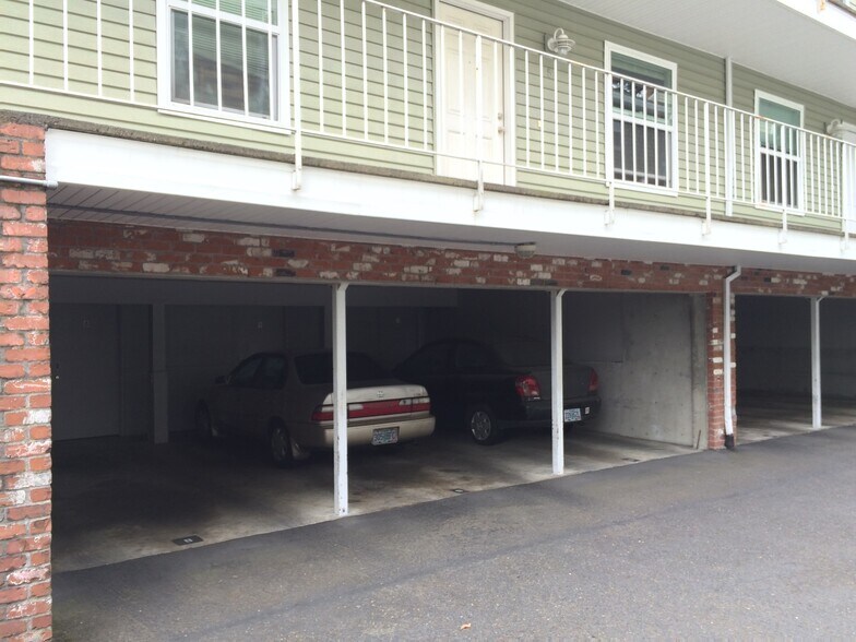 Building Photo - 3805-3805 SE Cesar Estrada Chavez Blvd
