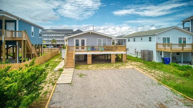 Building Photo - FURNISHED OFF-SEASON RENTAL AVAILABLE STAR...